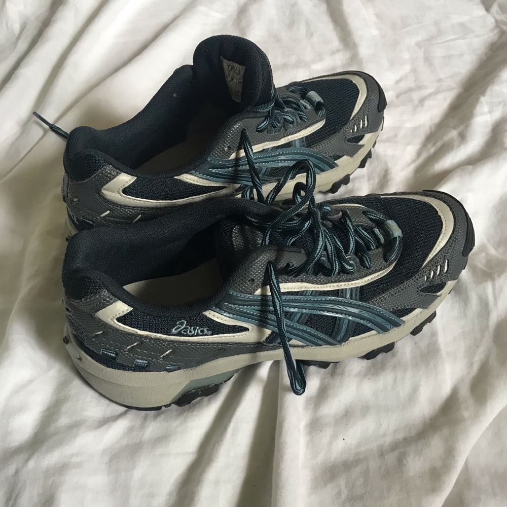 ASICS Running Shoes - Picture 2 of 4